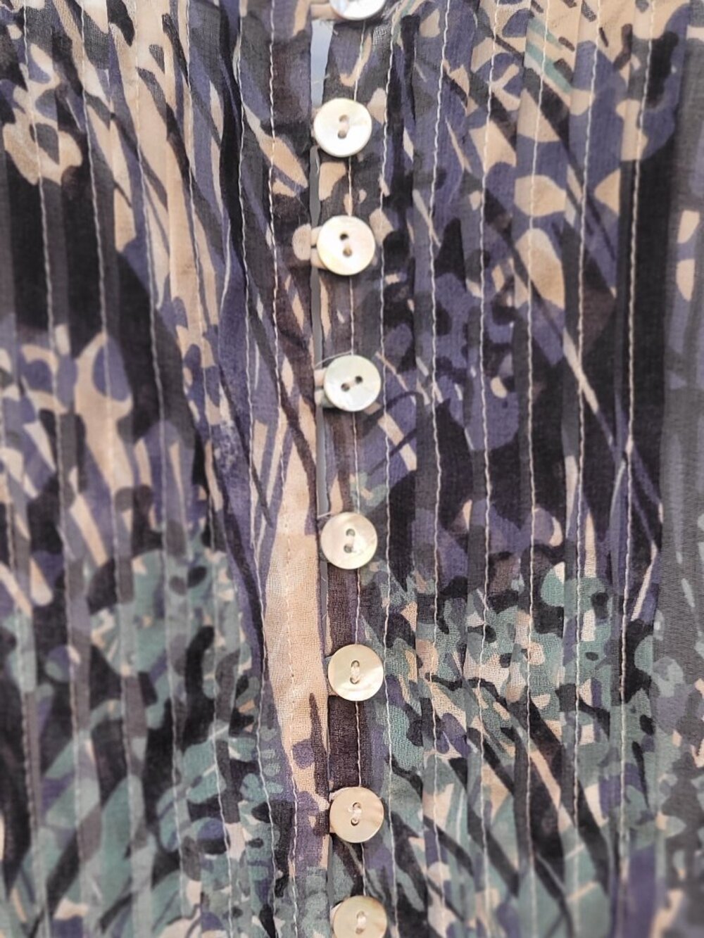 Nurture Sheer blouse Beautiful! - Picture 4 of 5